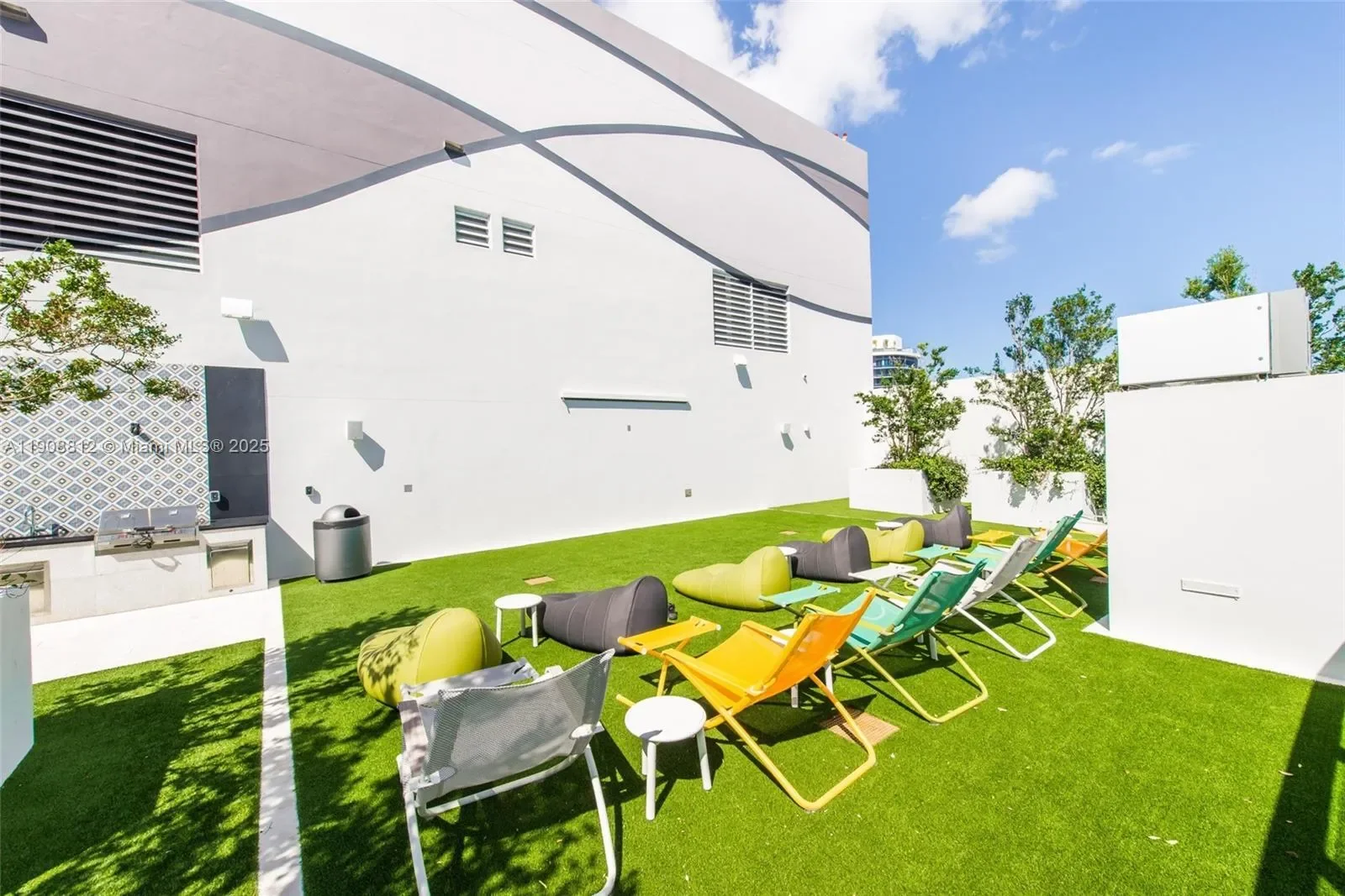 Exterior photo 9