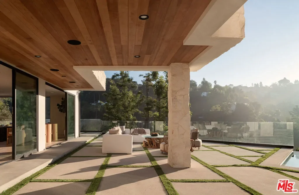 2608 Zorada Drive, Los Angeles, California, United States. - Photo 26