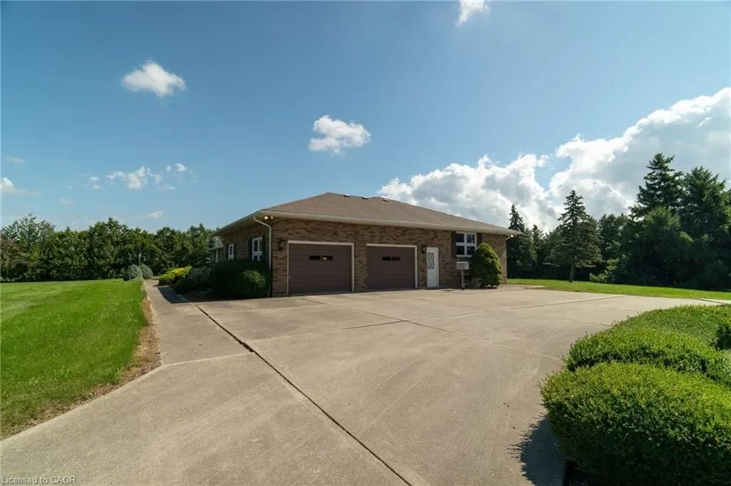 Exterior photo 9