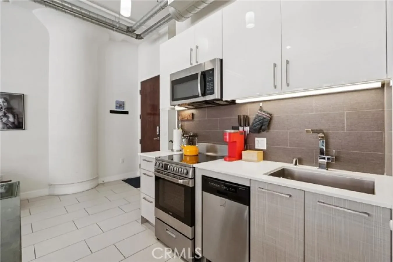 939 Broadway Unit 203, Los Angeles, California, United States. - Photo 24