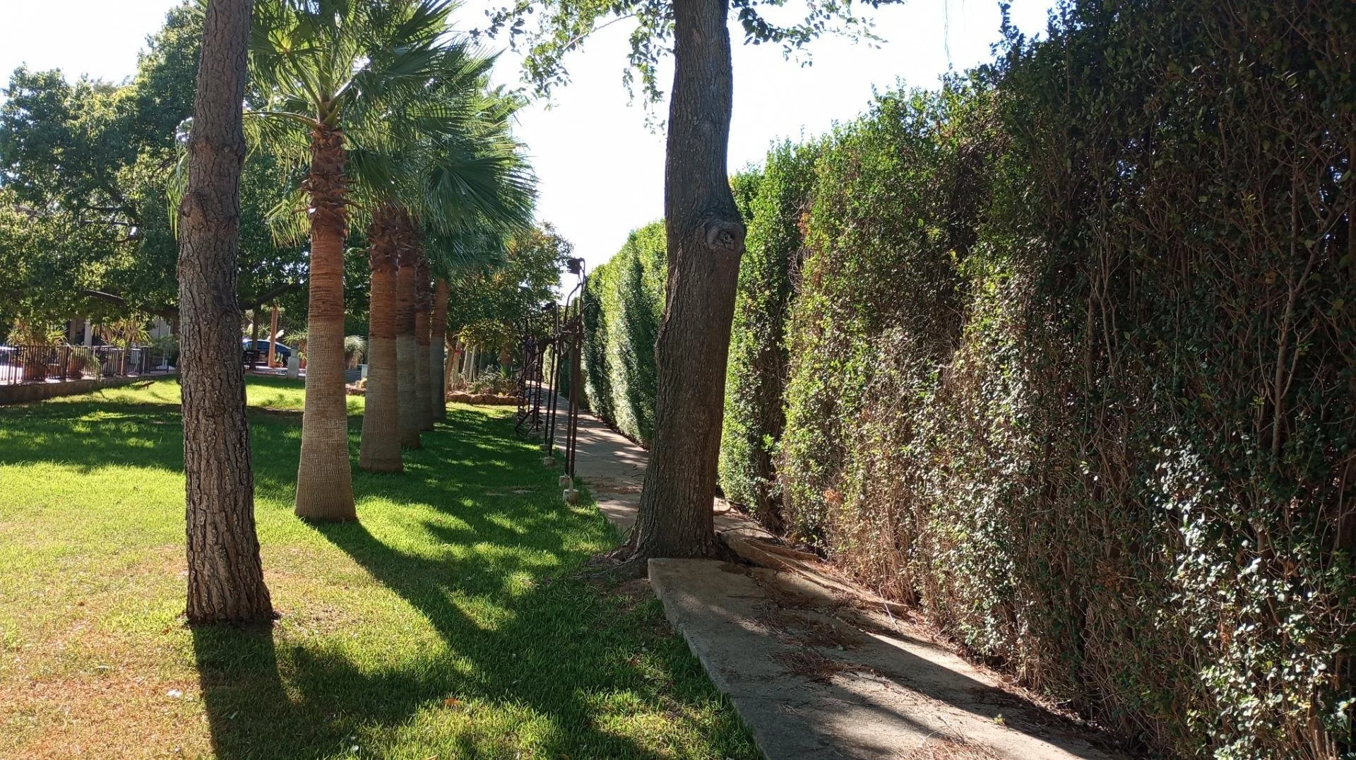 Exterior photo 5