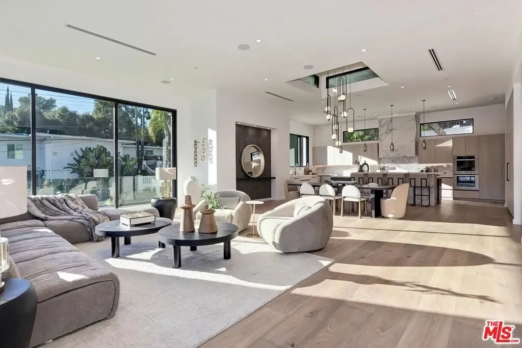 16879 Mooncrest Drive, Los Angeles, California, United States. - Photo 39