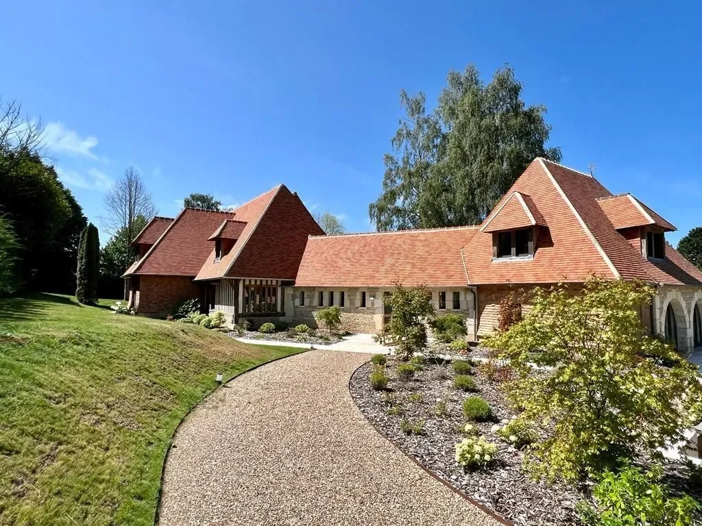 Exterior photo 2