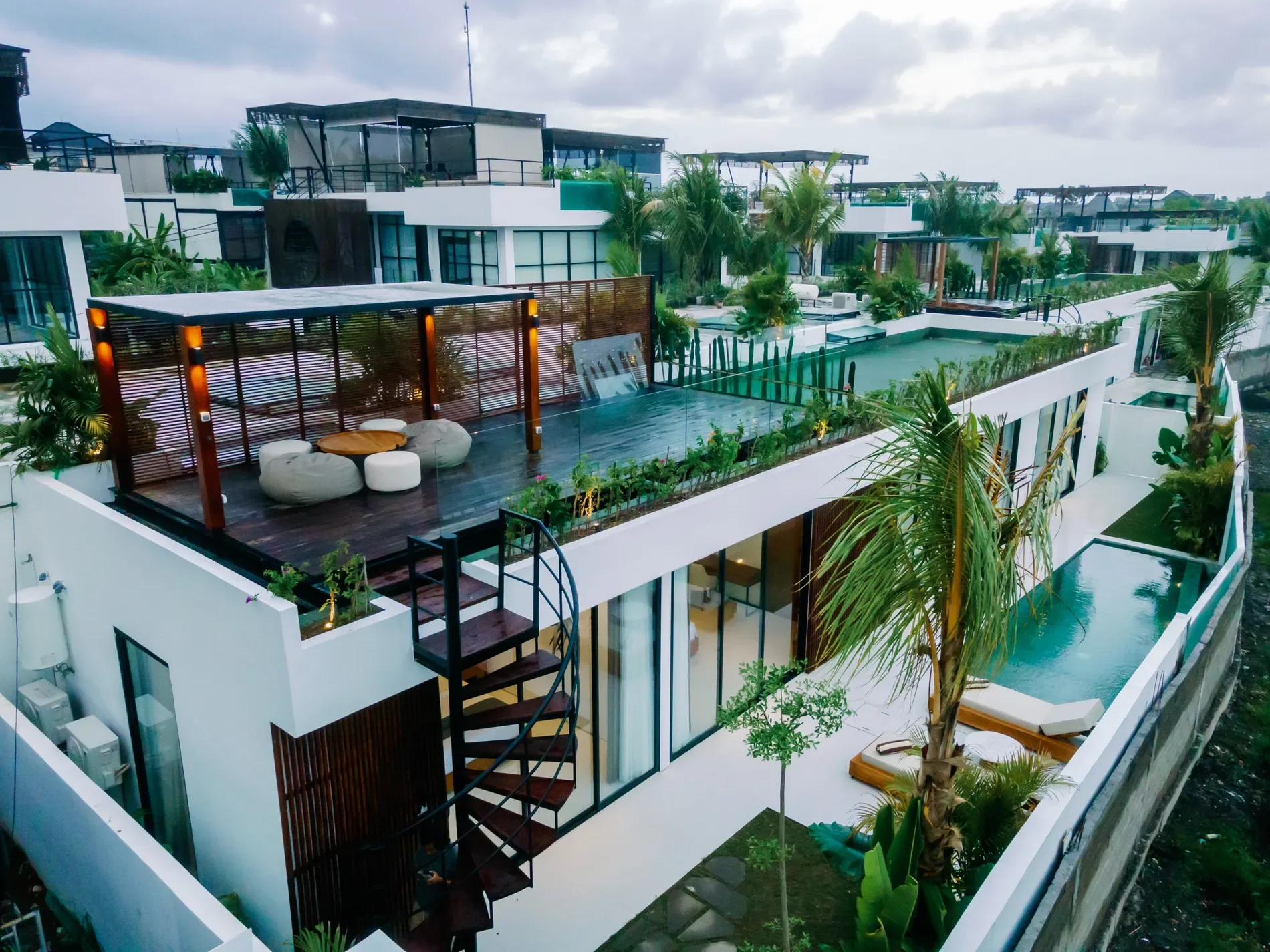 Exterior photo 1