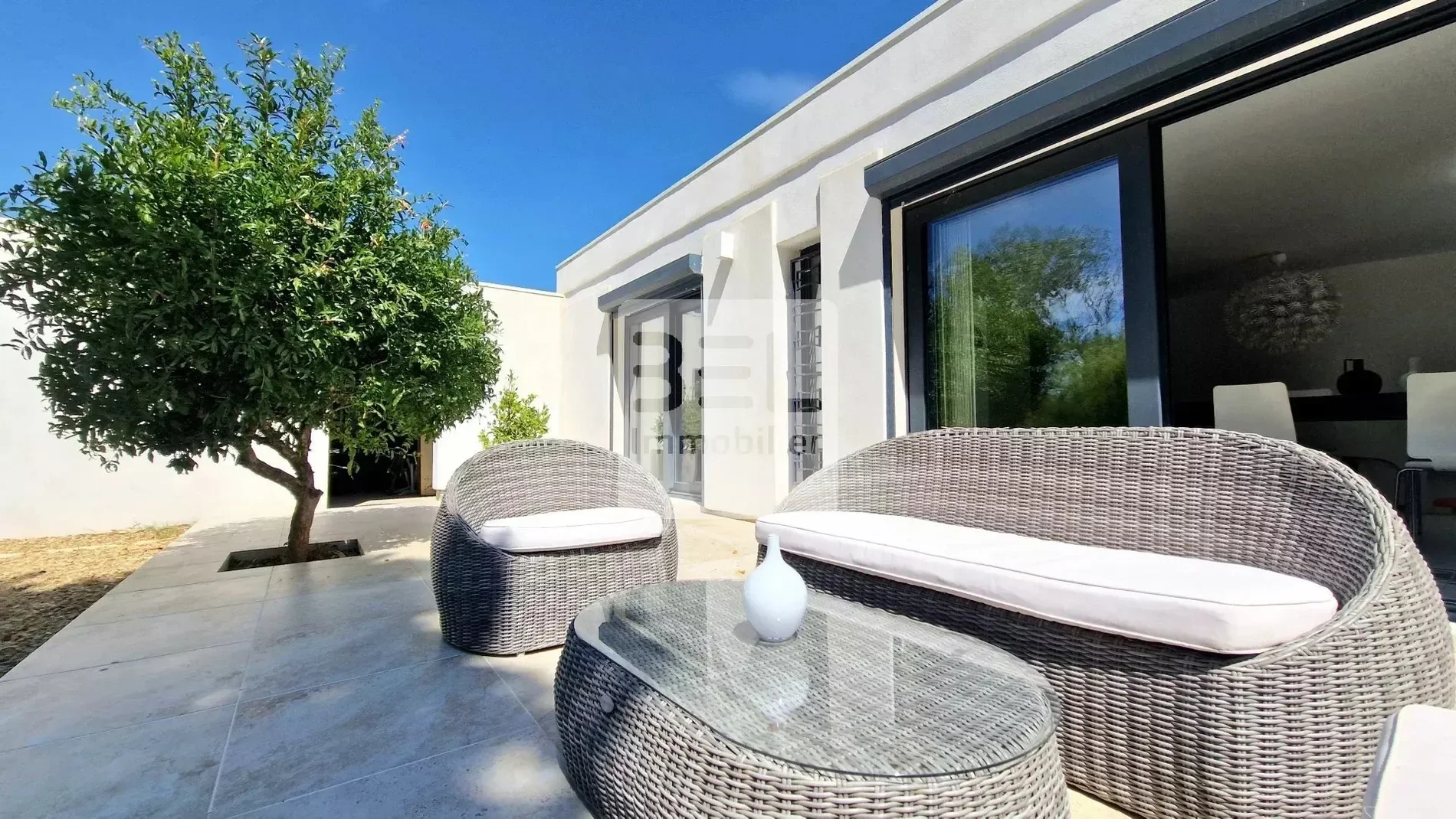 Exterior photo 10