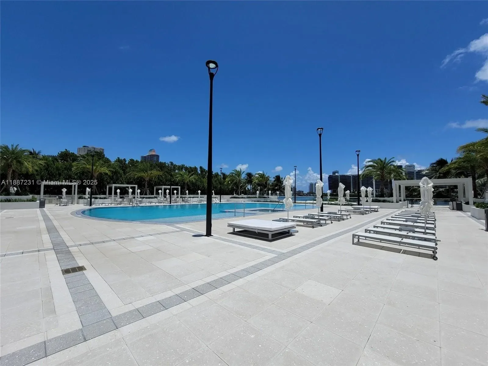 Exterior photo 11