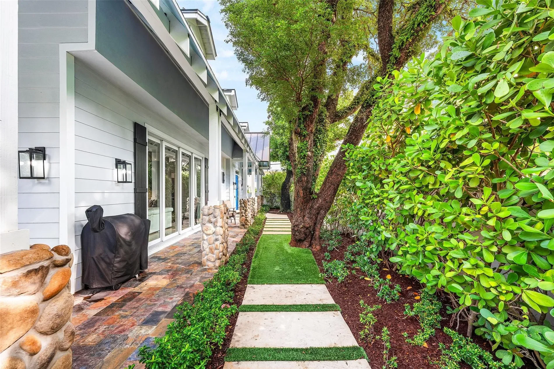 Exterior photo 12