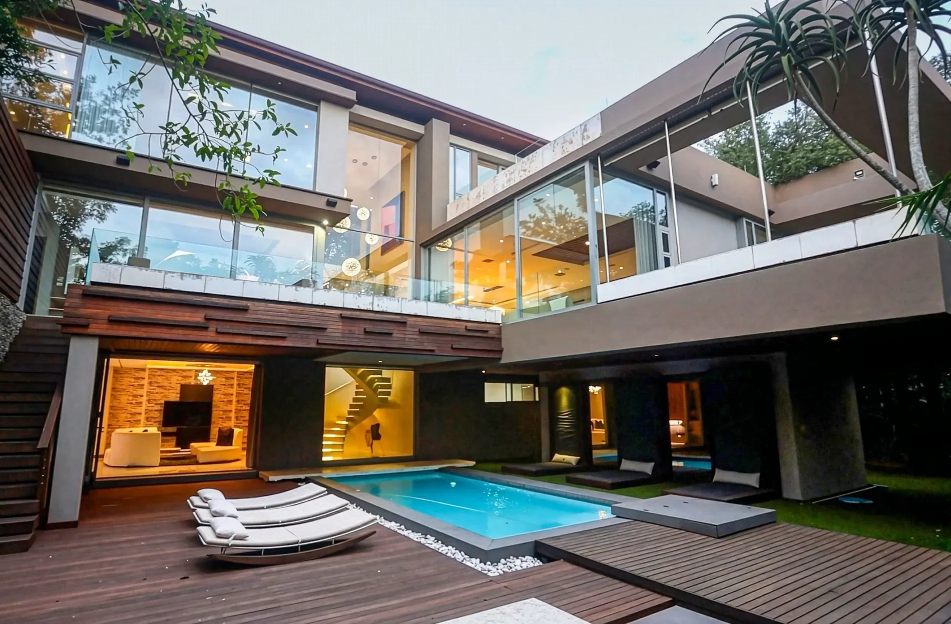 Exterior photo 2