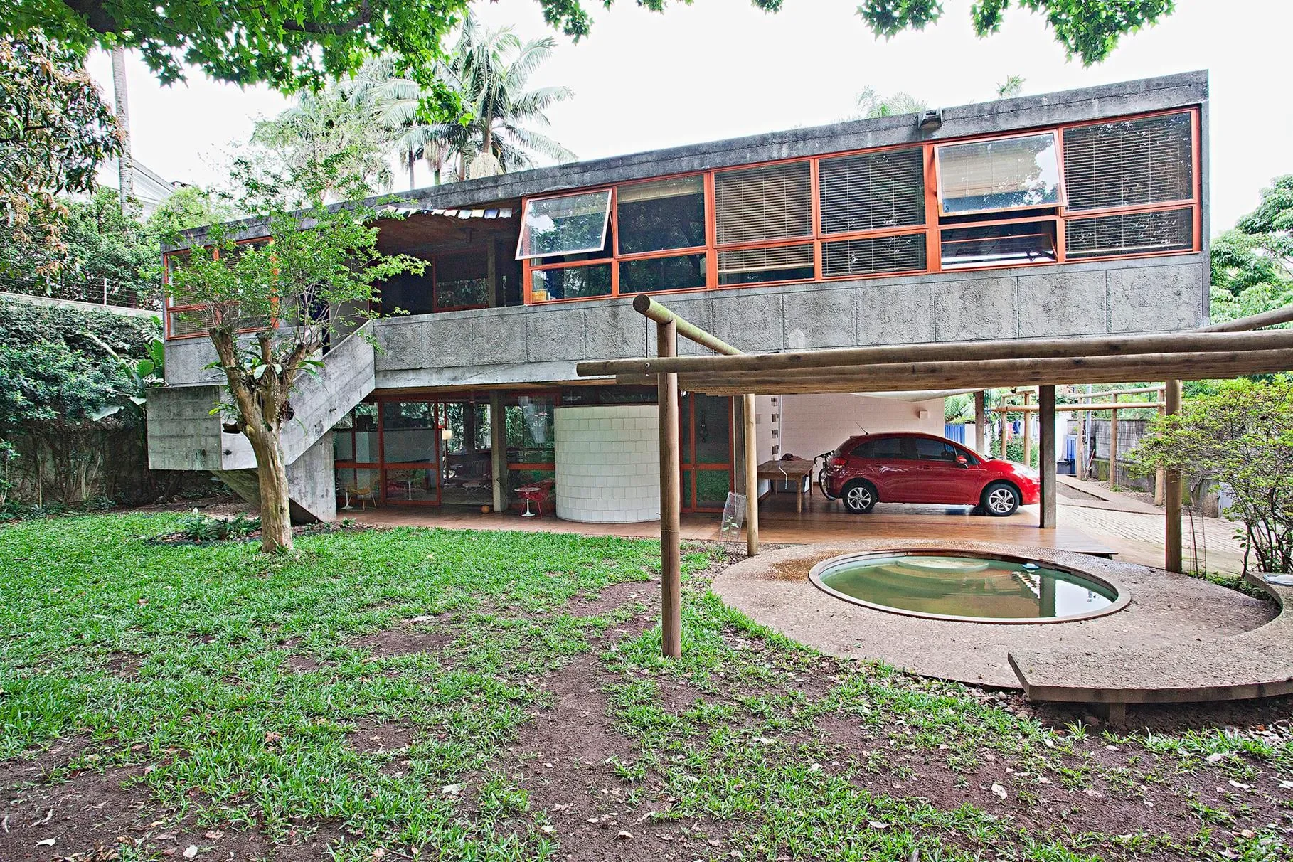 Exterior photo 3