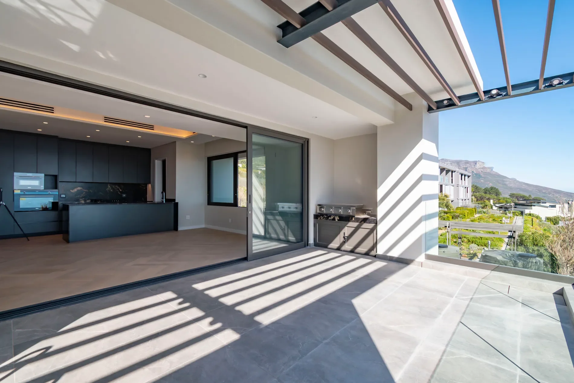 Exterior photo 6