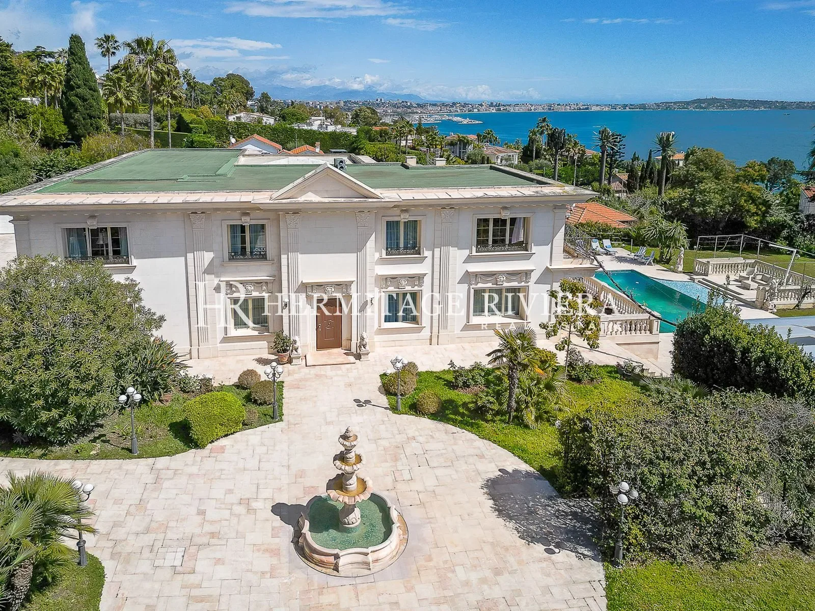 Exterior photo 4