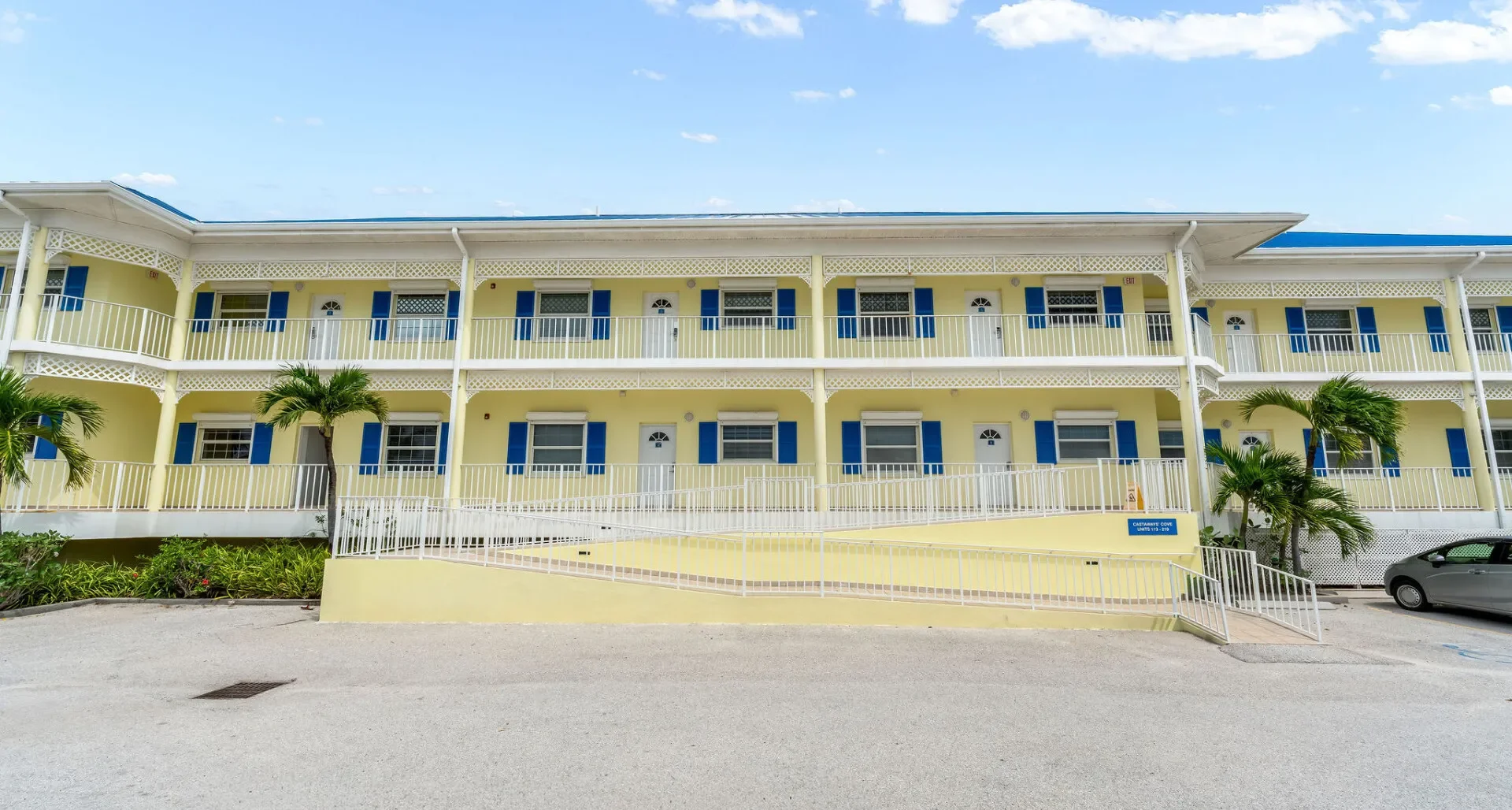 Exterior photo 5