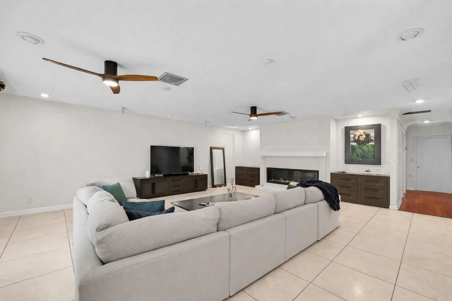 3999 NE 15th Ave, Oakland Park, Florida, United States. - Photo 30