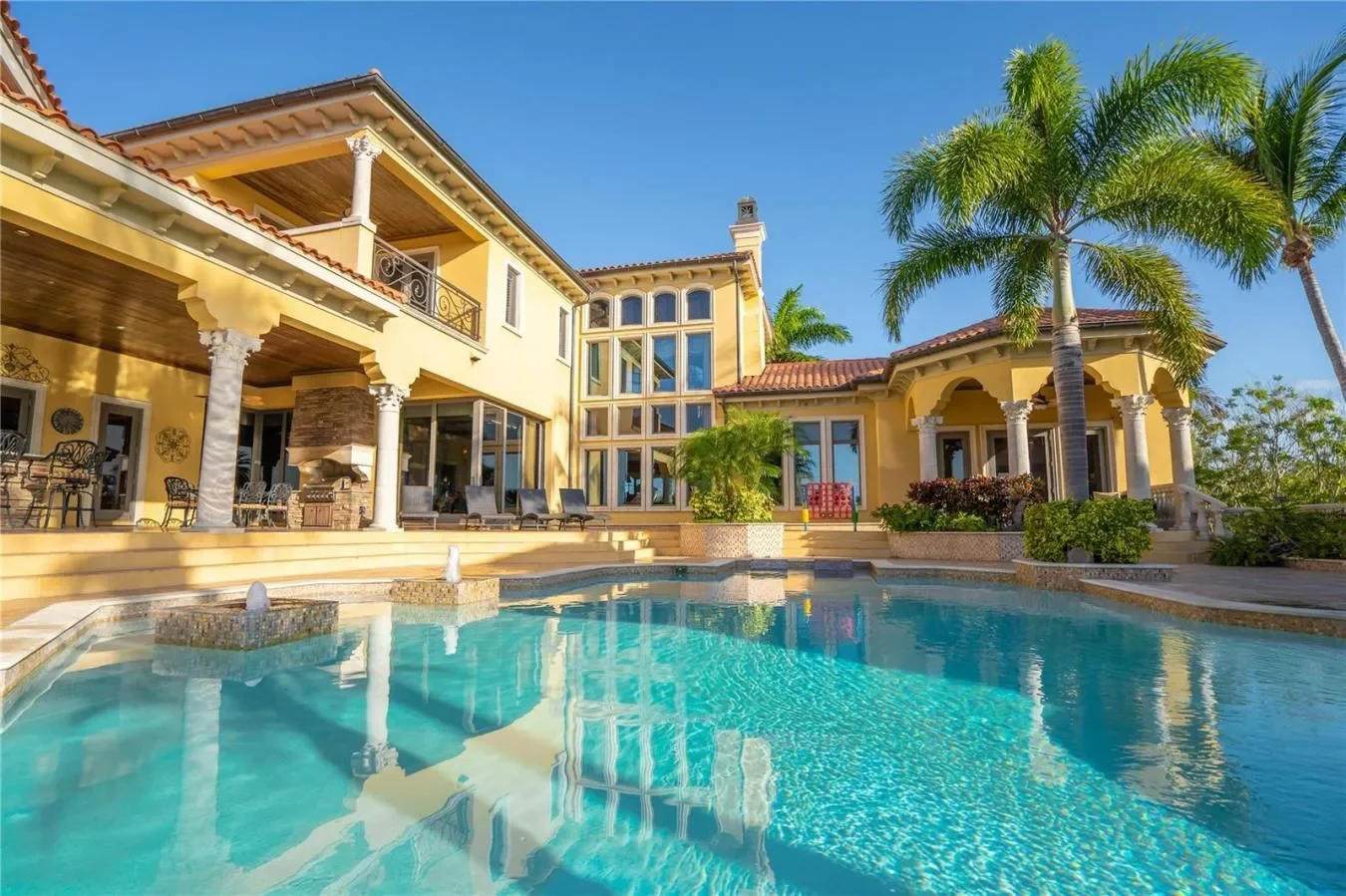 Exterior photo 6