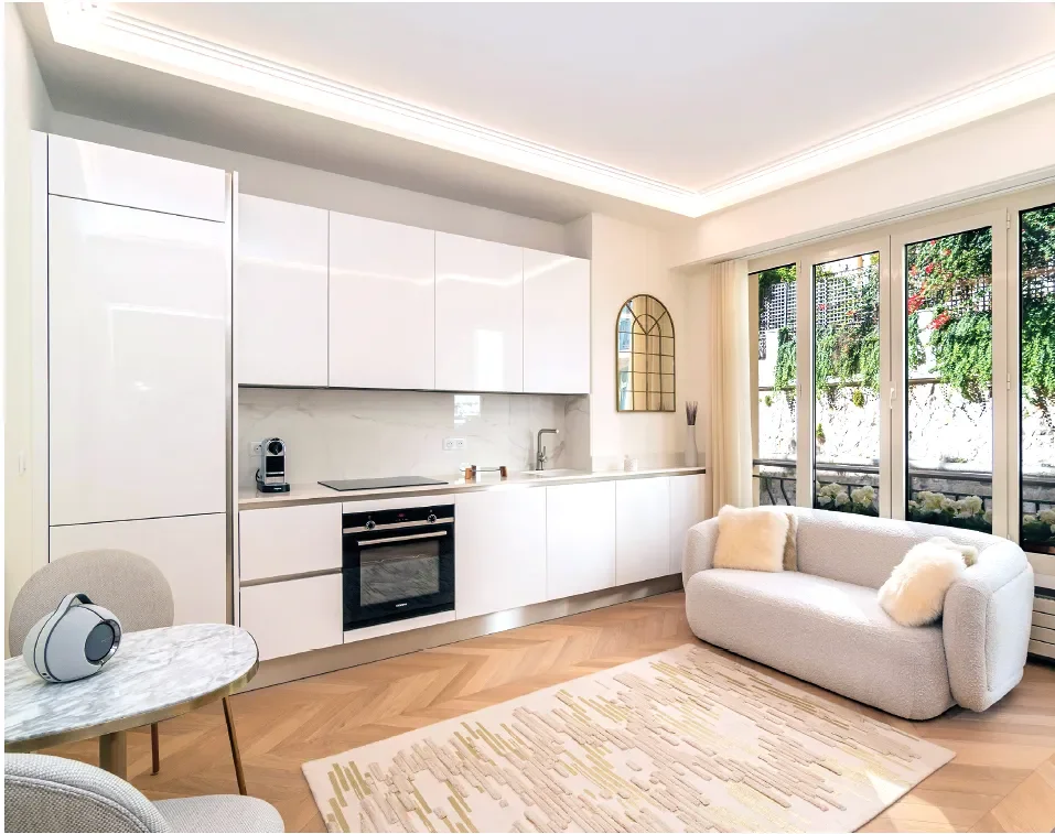 2-ROOM APARTMENT NEAR LARVOTTO BEACHES