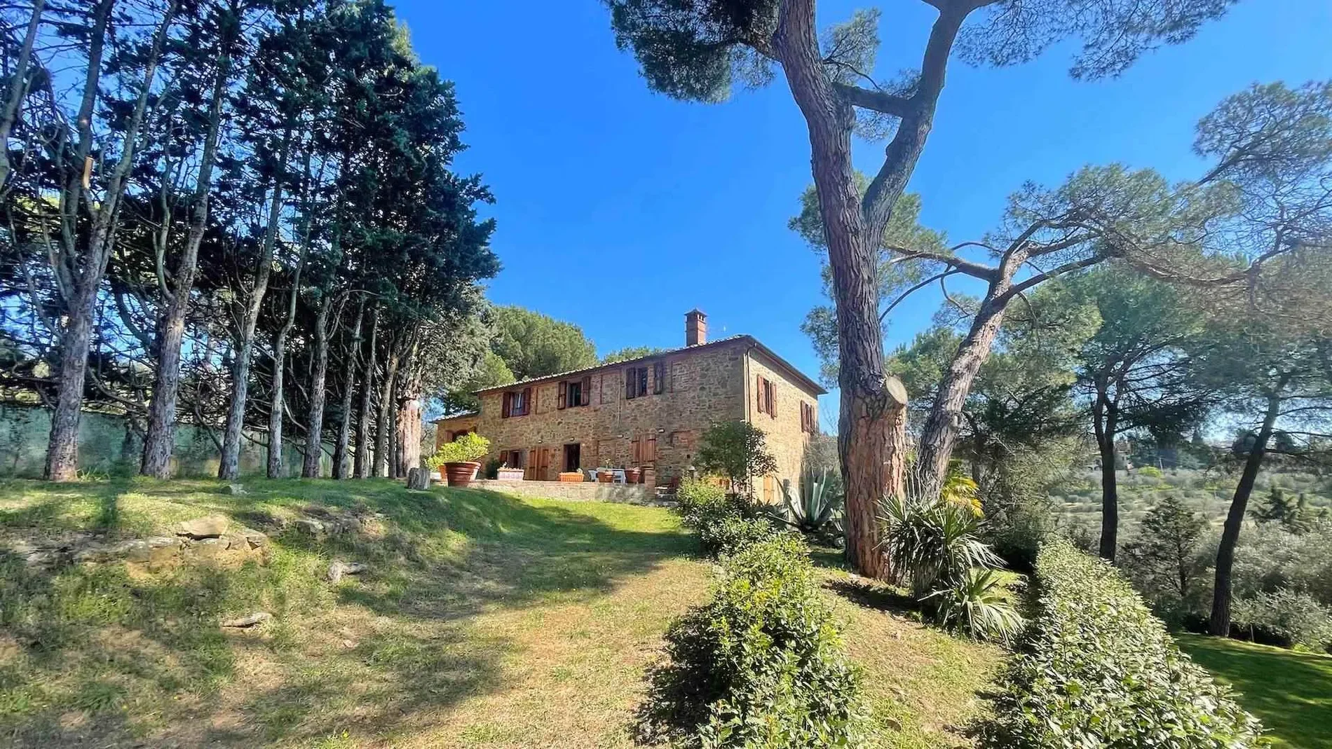 Exterior photo 2