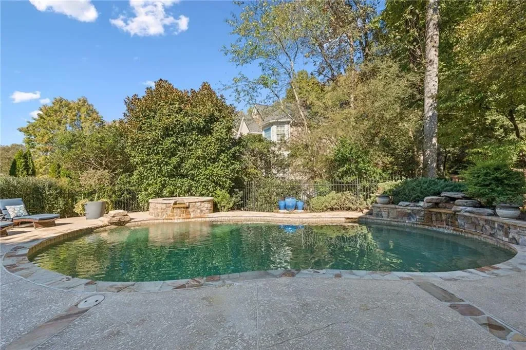 Exterior photo 9