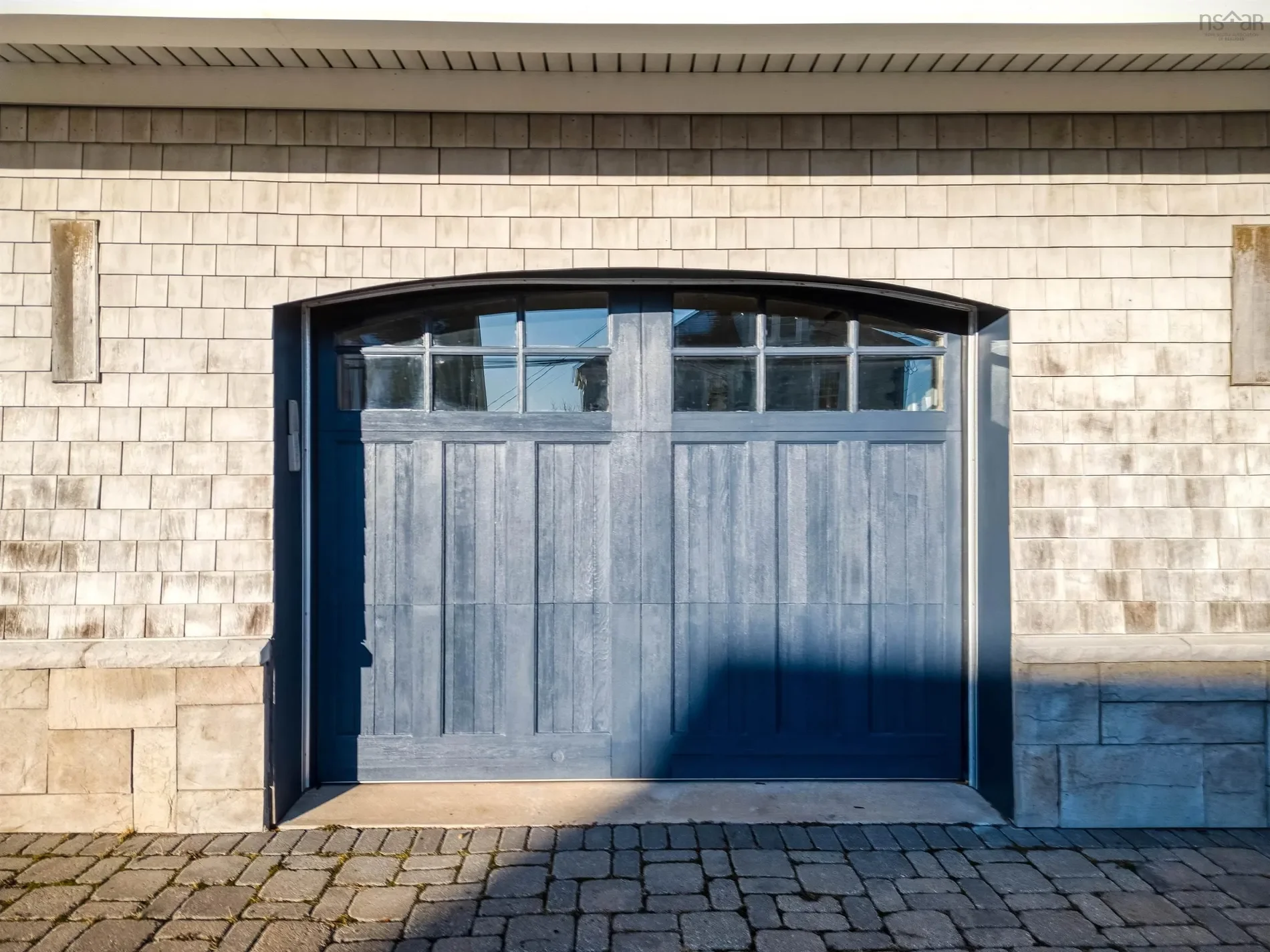 Exterior photo 5