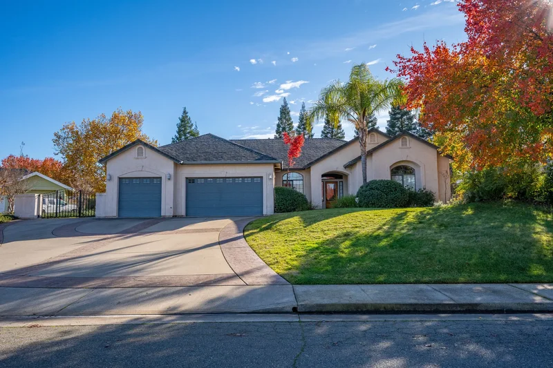 2147 Edinburgh Way, Redding, Ca, 96003