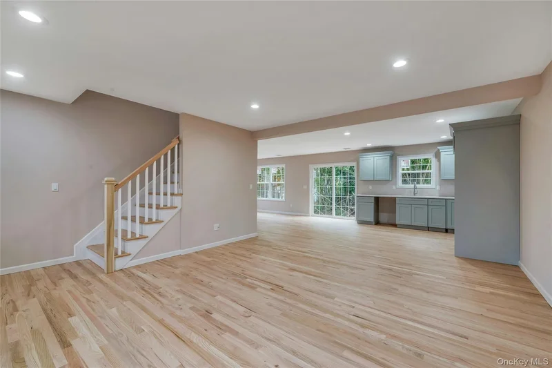 305 COMMACK Road, Shirley, New York, United States. - Photo 2