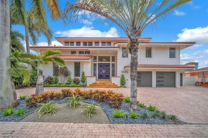 waterfront elegance and comfort in Harbour Inlet