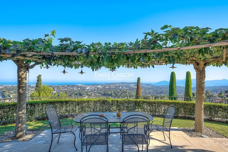 For sale - Côte d'Azur - Mougins village - Property with panoramic sea views