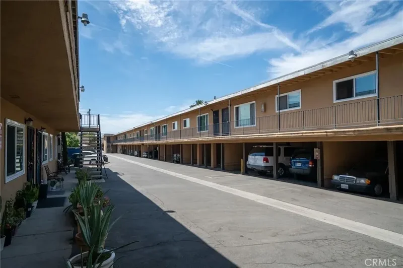 1003 W Bishop Street, Santa Ana, California, United States. - Photo 2