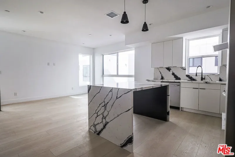 11810 Gilmore Street, Los Angeles, California, United States. - Photo 75