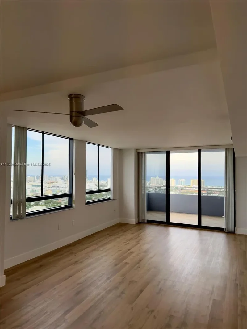 1330 West Ave 3007, Miami Beach, Florida, United States. - Photo 9