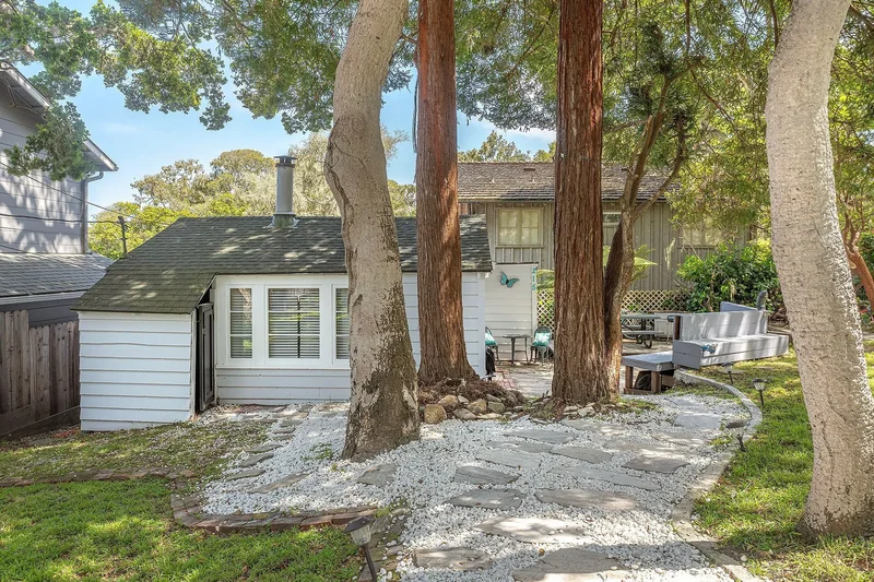 215 Chestnut Street, Pacific Grove, CA 93950, Pacific Grove, California, United States. - Photo 3