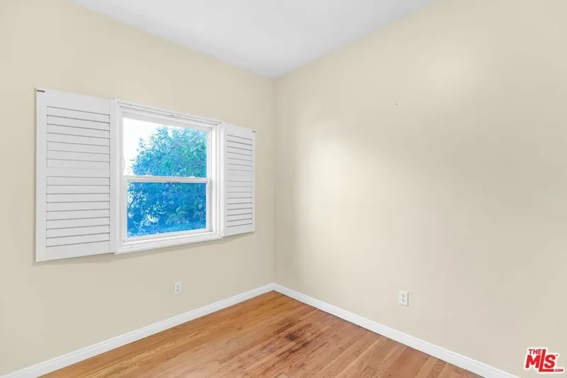 1073 S Mansfield Avenue, Los Angeles, California, United States. - Photo 58