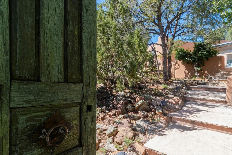 870 Paseo de Don Carlos, Santa Fe, NM 87501, Santa Fe, NM, United States. - Photo 3