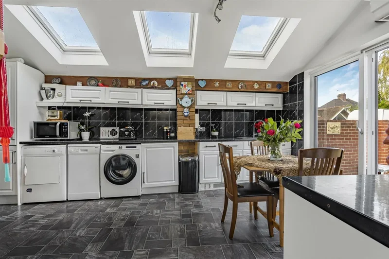 Dickerage Road, Kingston upon Thames, England, United Kingdom. - Photo 3