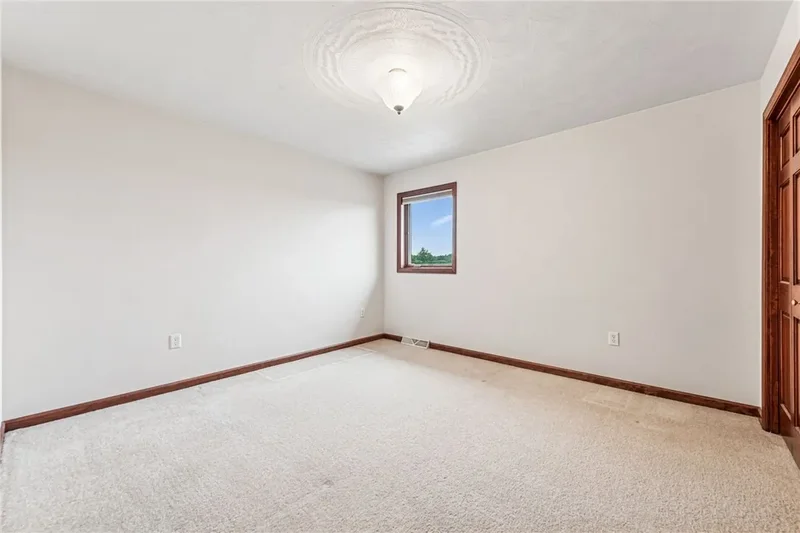 626 Oakcrest Dr, North Huntingdon, PA 15642, Irwin, Pennsylvania, United States. - Photo 22