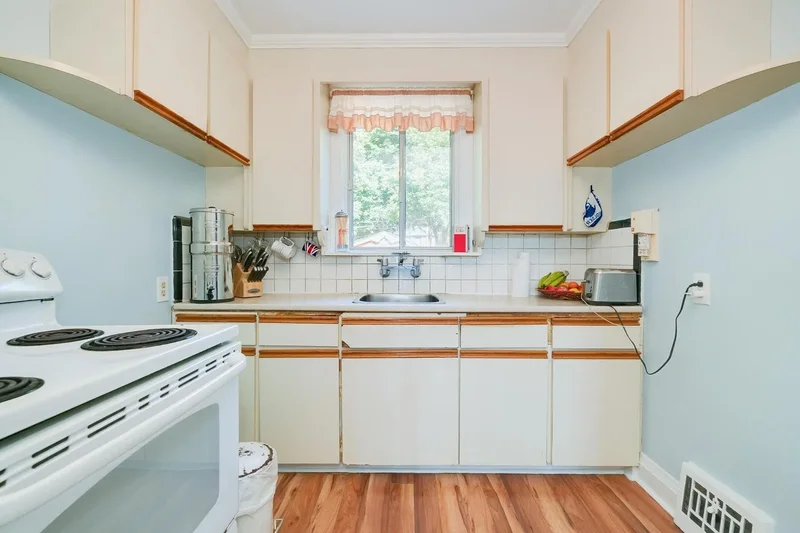930 Eglinton Ave E, Toronto, ON M4G 2L3, Toronto, Ontario, Canada. - Photo 28