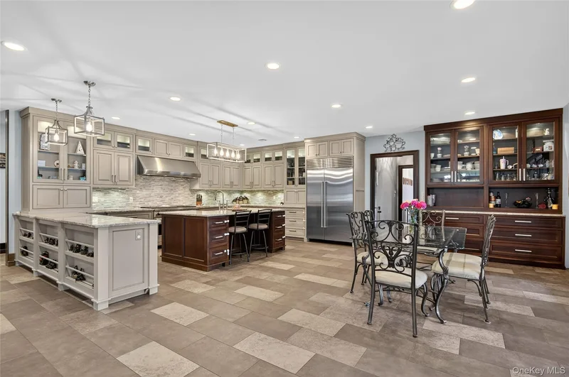 23 Gloria Lane, Huntington, NY 11743, Halesite, New York, United States. - Photo 18