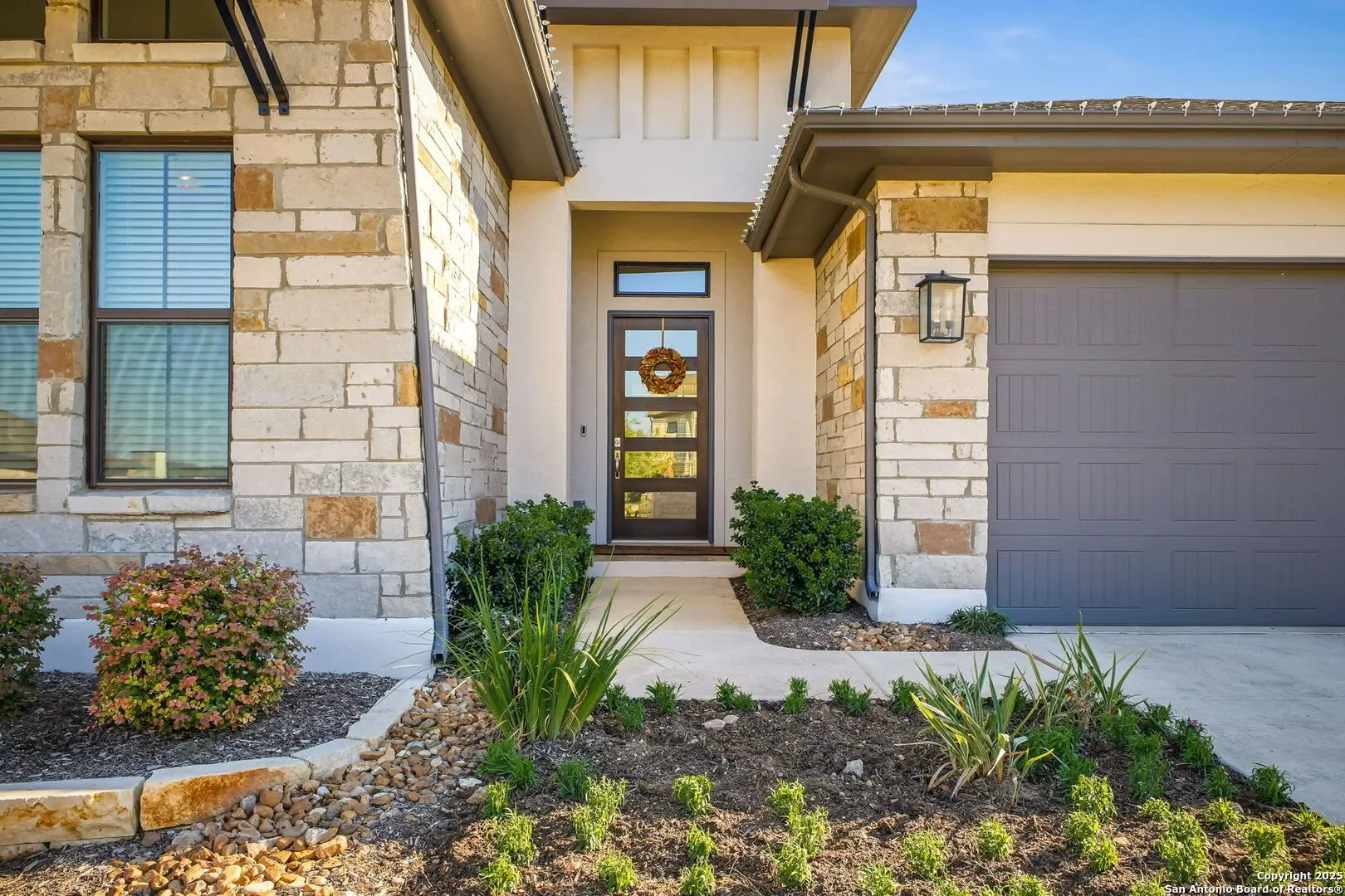 Exterior photo 3