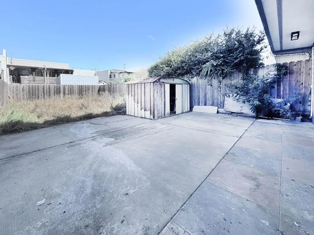 Exterior photo 2