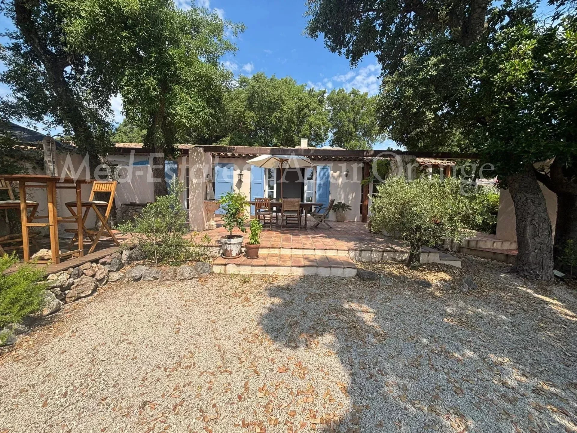 Exterior photo 7