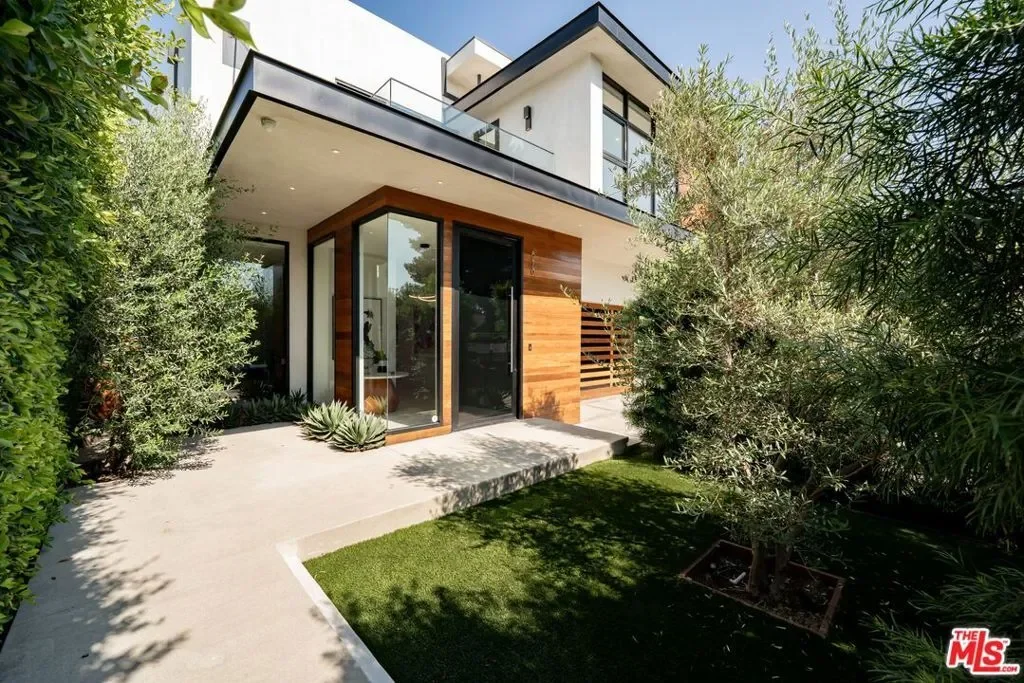818 N Curson Avenue, Los Angeles, California, United States. - Photo 37