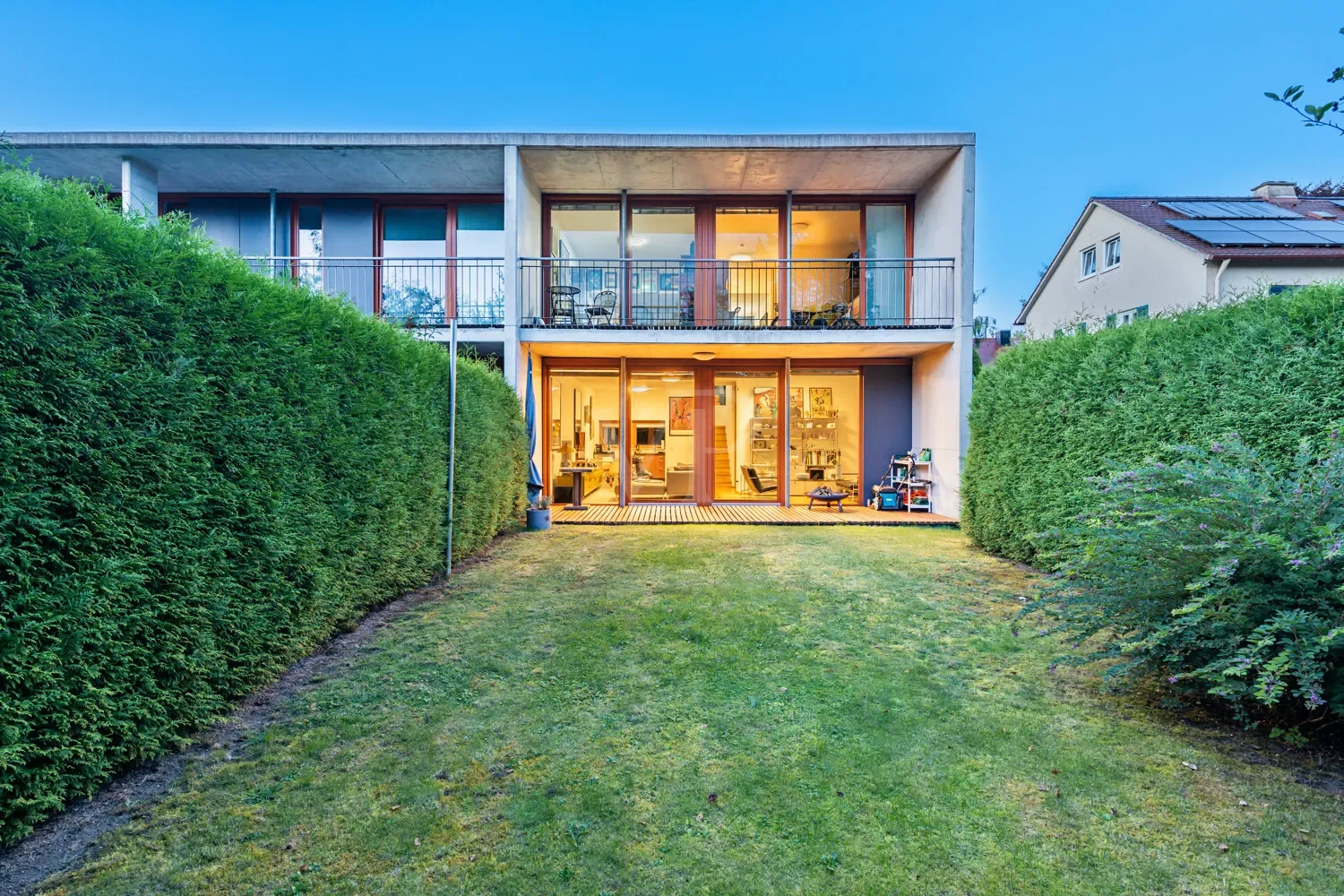 Exterior photo 3