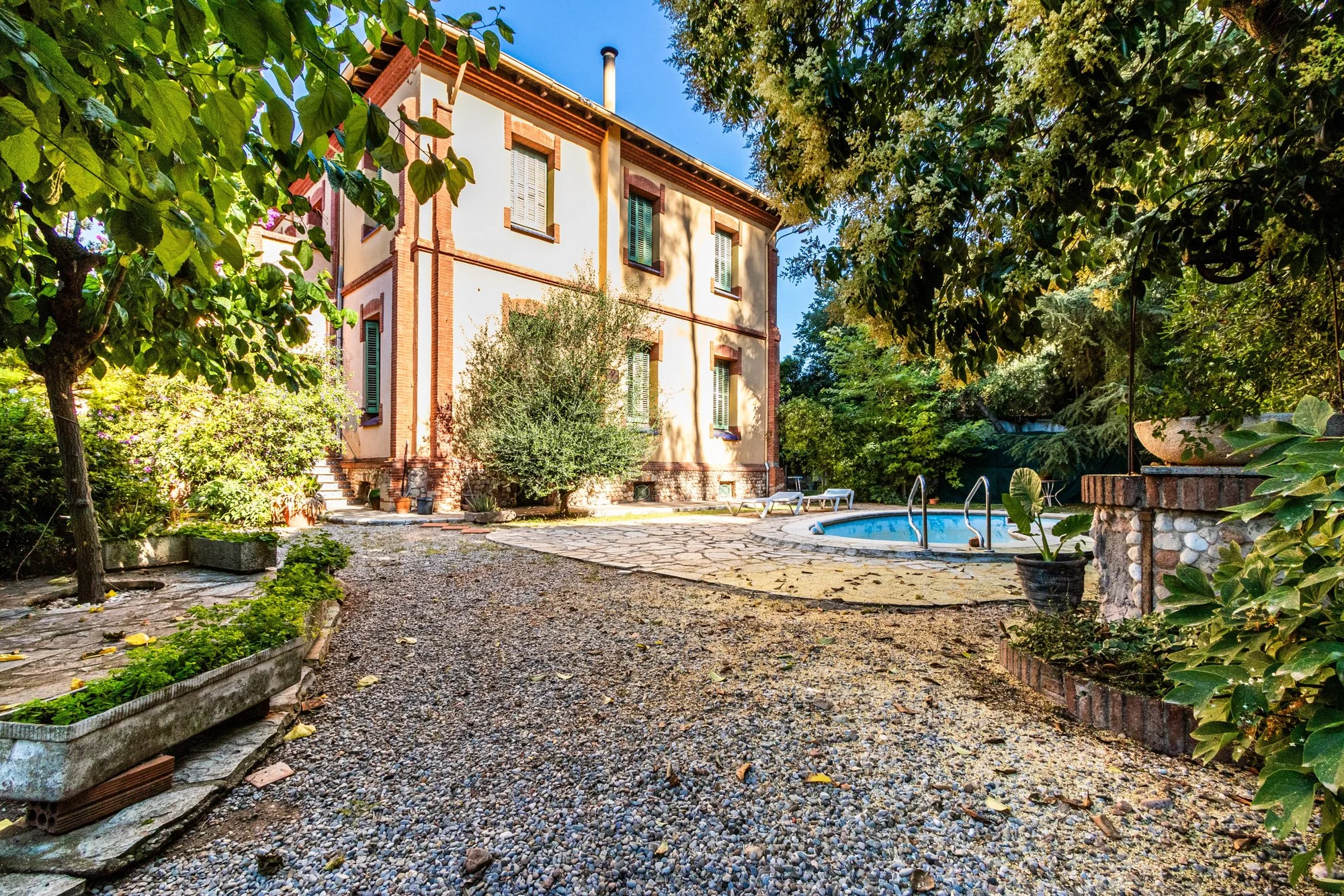 Exterior photo 12