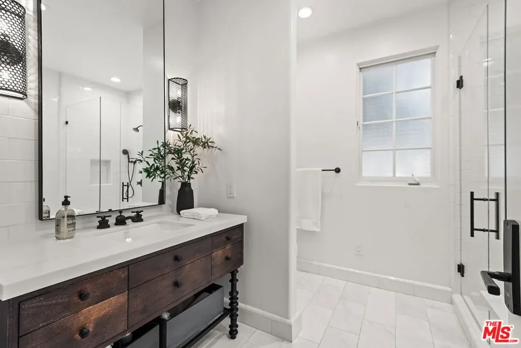 9928 Toluca Lake Avenue, Los Angeles, California, United States. - Photo 23