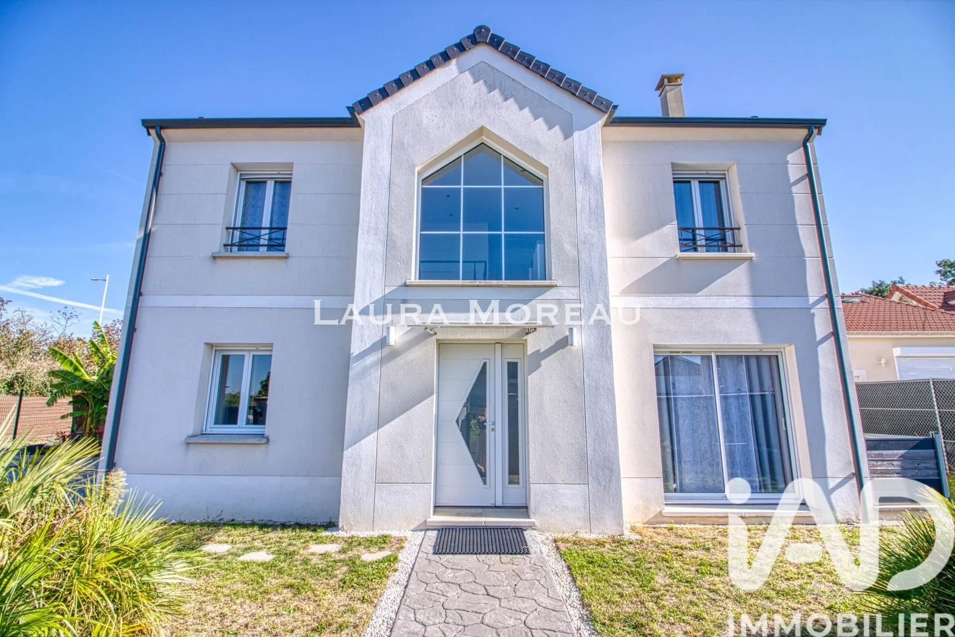 Exterior photo 3