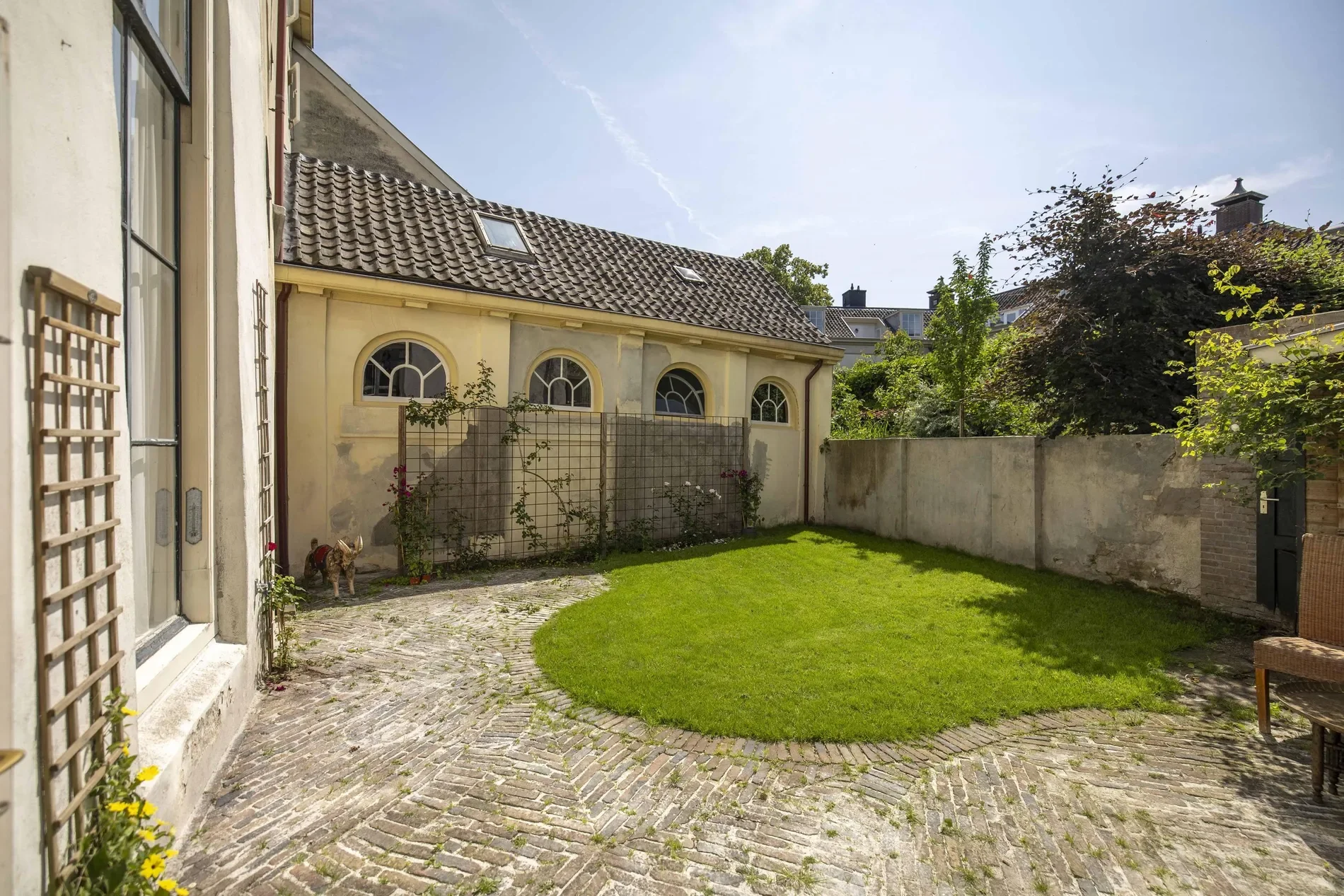 Exterior photo 9