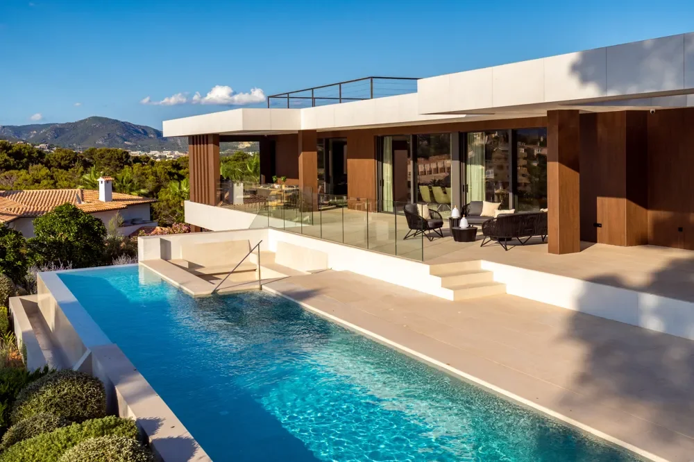 Exterior photo 5