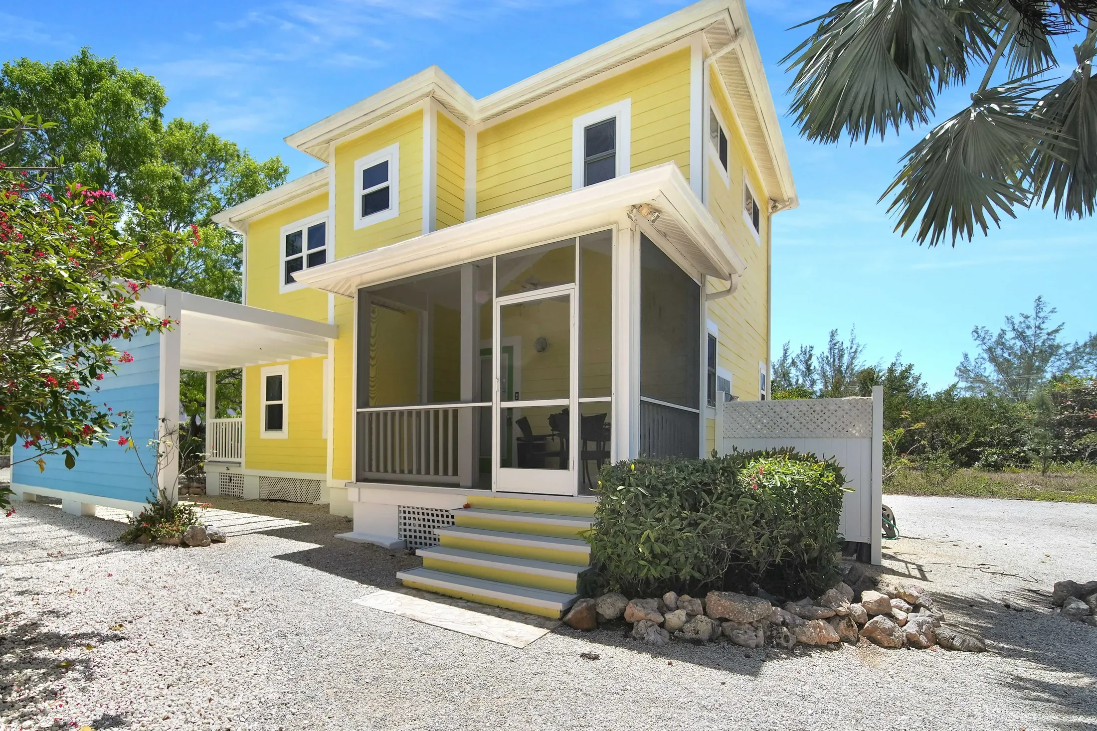 Exterior photo 4