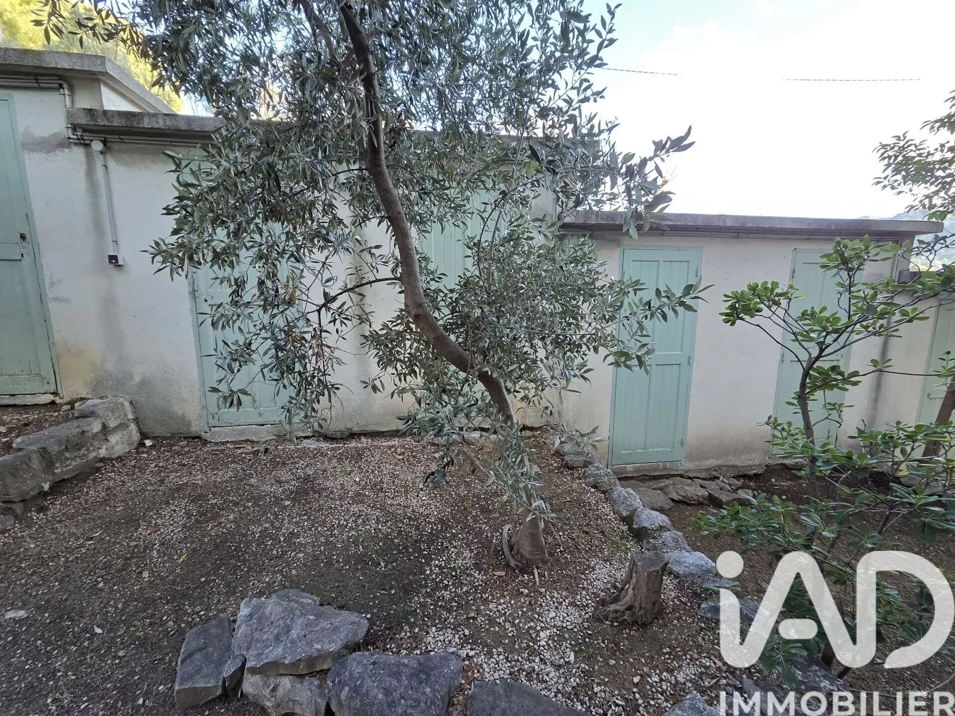 Exterior photo 9