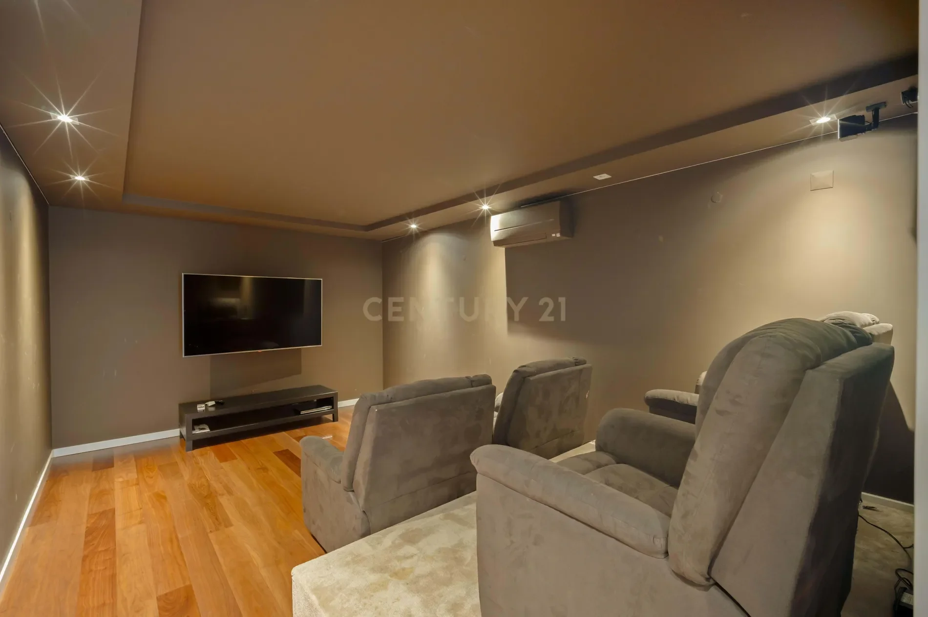 Gallery photo 8