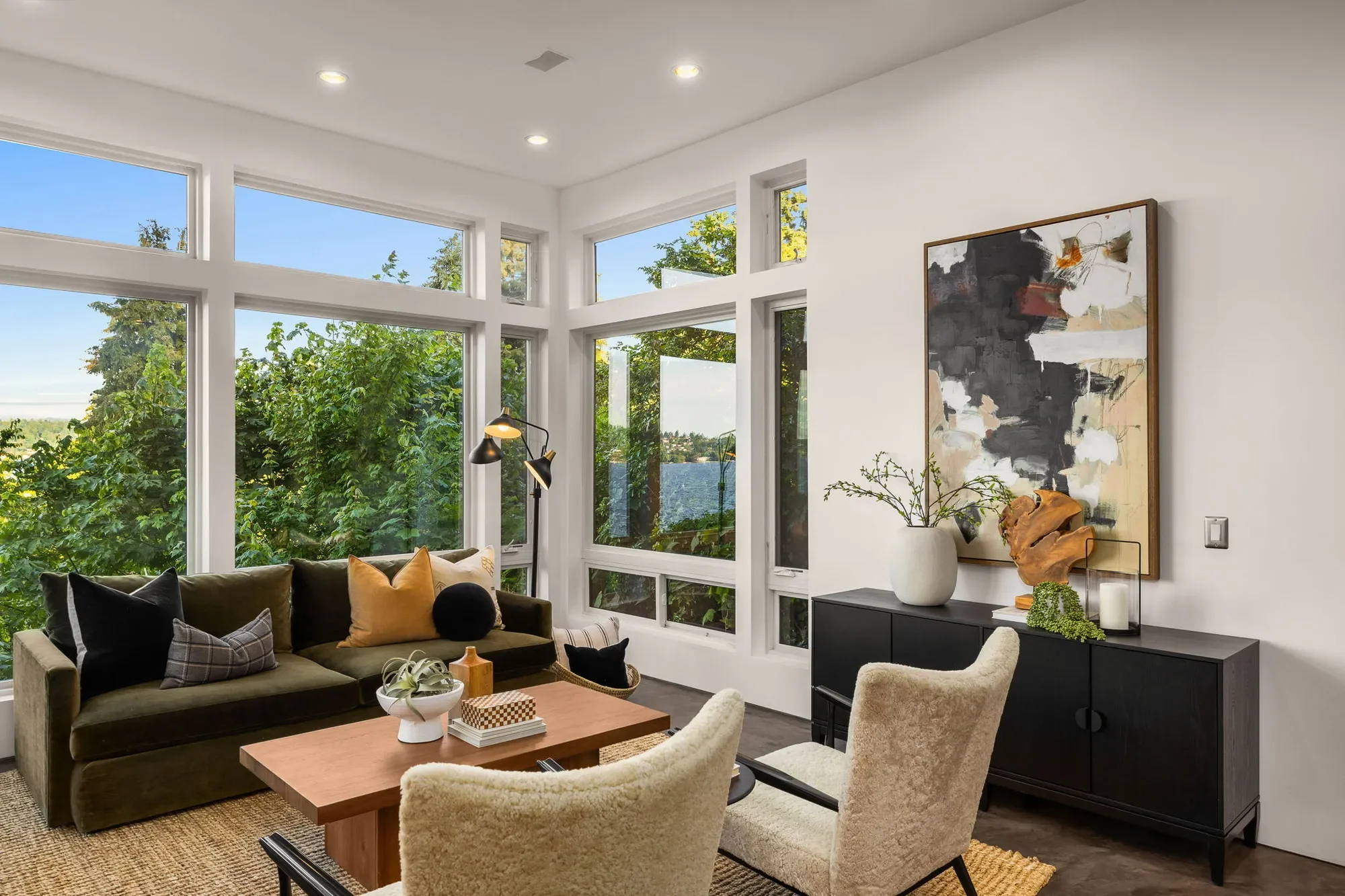 3925 48th Ave S , Seattle, WA 98118, Seattle, Washington, United States. - Photo 2